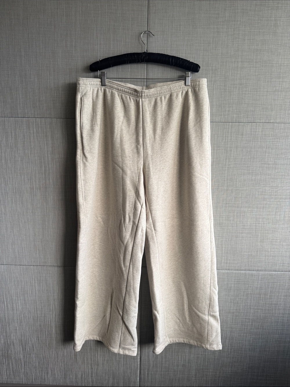Vuori Men's Cream Wide-Leg Lounge Joggers